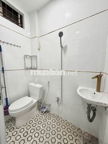 Nhà trệt lầu trống suốt hẻm đường Nguyễn Trãi chỉ 6 triệu