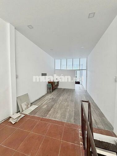 Nhà trệt lầu trống suốt hẻm đường Nguyễn Trãi chỉ 6 triệu