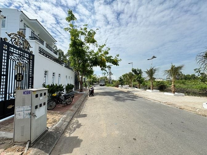 CẦN BÁN 220M(10X20M) ĐỐI DIỆN SÔNG, FULL THỔ CƯ, ĐƯỜNG NHỰA 12M 