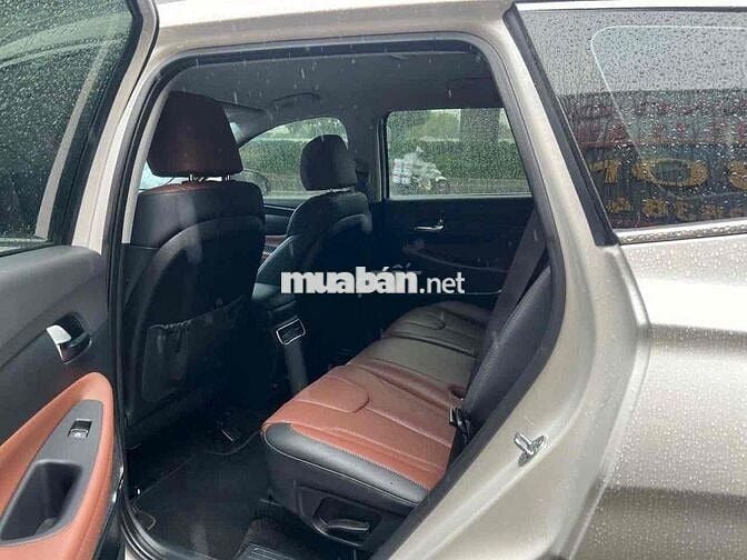 Hyundai Santafe 2024 2.2 tiêu chuẩn hơn 2 vạn km!
