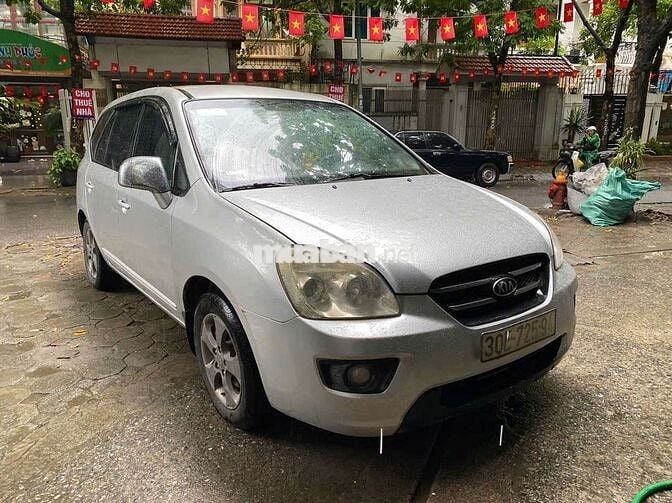 Kia Carens 2010 số sàn 125tr