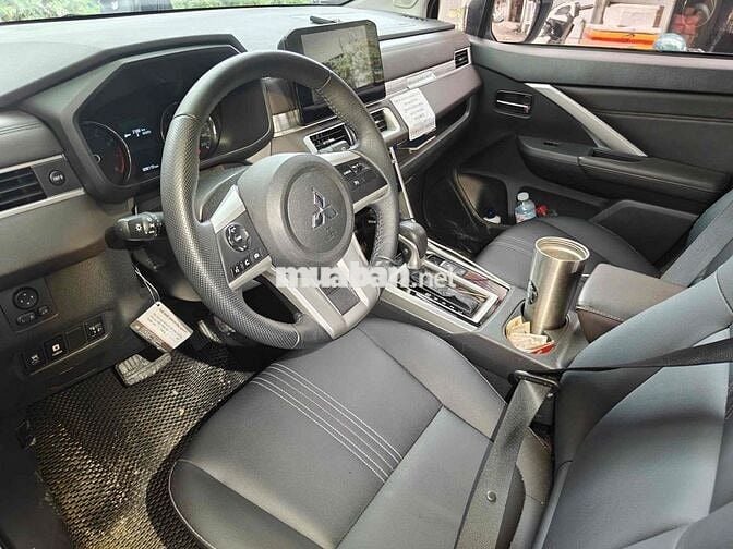 Xpander Premium 2025 odo 8100km