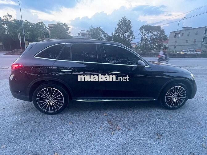 Mercedes Benz GLC 2023 300 4Matic - 17000 km