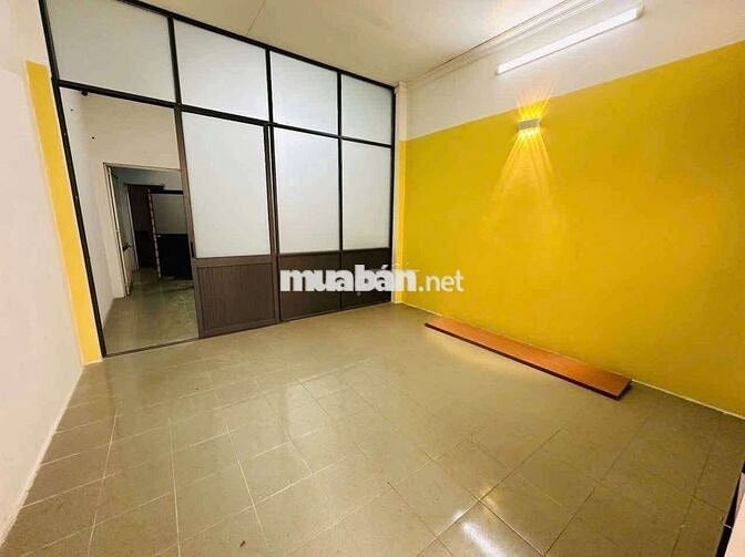 Nhà sân vườn mát mẽ khu an ninh yên tĩnh gần chợ Tân sơn nhất.