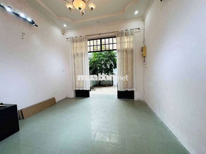 Nhà sân vườn mát mẽ khu an ninh yên tĩnh gần chợ Tân sơn nhất.
