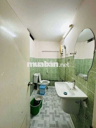 Nhà sân vườn mát mẽ khu an ninh yên tĩnh gần chợ Tân sơn nhất.