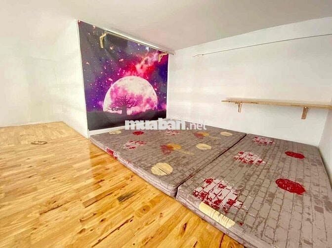 PHÒNG BAN CÔNG RỘNG GÁC CAO NGAY KHU CÔNG NGHIỆP VĨNH LỘC B