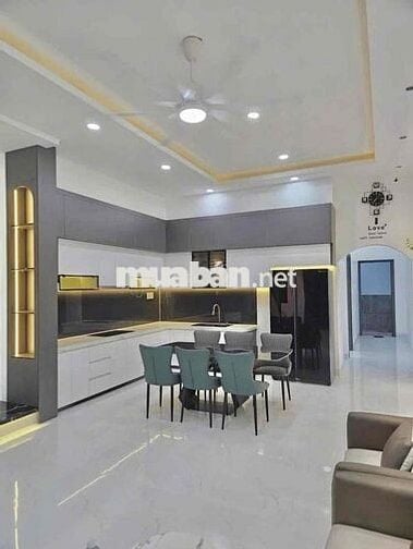 Cần tiền làm ăn bán gấp nhà 2lầu ngay cổng KCN Mỹ Phước 3, Bến Cát