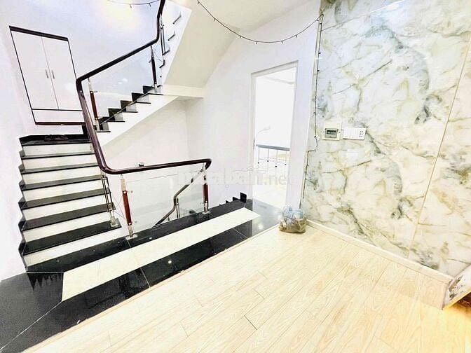 NHÀ ỐP KÍNH CỰC SANG 6 x18m- 37D Hoàng Hoa Thám, P.12, TB – DTSD 346m2