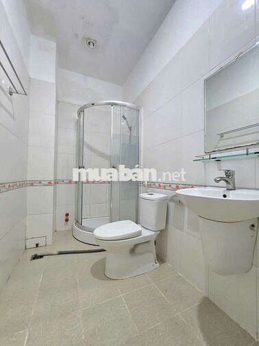 PHÒNG TRỌ 20M2 CỬA SỔ TRỜI THANG MÁY NGAY CHỢ TÂN ĐỊNH Q1 GIÁ RẺ