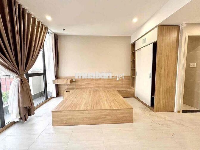 CĂN HỘ BAN CÔNG RỘNG ÁNH SÁNG ĐẸP GẦN CHỢ BÀ CHIỂU GIÁP QUẬN 1