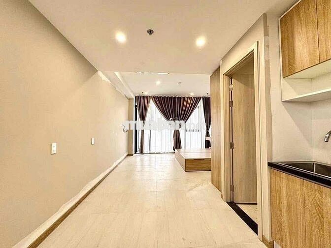 CĂN HỘ BAN CÔNG RỘNG ÁNH SÁNG ĐẸP GẦN CHỢ BÀ CHIỂU GIÁP QUẬN 1