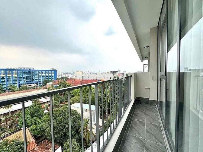 CĂN HỘ BAN CÔNG RỘNG ÁNH SÁNG ĐẸP GẦN CHỢ BÀ CHIỂU GIÁP QUẬN 1