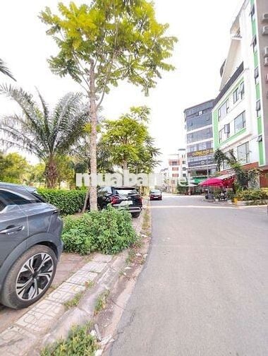 Cho thuê mảnh đất Ngọc Thuỵ để làm kho sưởng, gara otô, DT 180m,Mt 12m