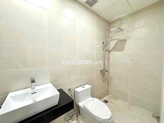 CĂN HỘ BAN CÔNG RỘNG ÁNH SÁNG ĐẸP GẦN CHỢ BÀ CHIỂU GIÁP QUẬN 1