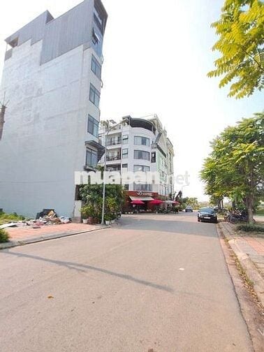 Cho thuê mảnh đất Ngọc Thuỵ để làm kho sưởng, gara otô, DT 180m,Mt 12m