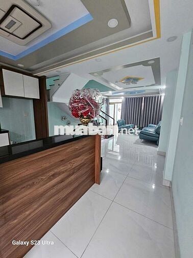 Nhà Mới 5x20 1hầm xe hơi. 3lầu Sân Thượng 5pn 5wc