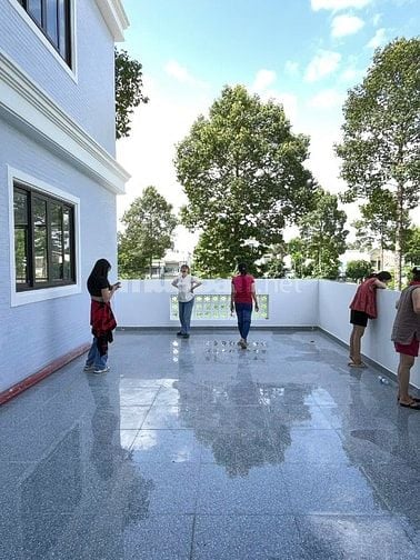 CHO THUÊ TÒA NHÀ 1 TRỆT 1 LẦU MỚI 100% – VỊ TRÍ ĐẸP KDC NGÂN THUẬN