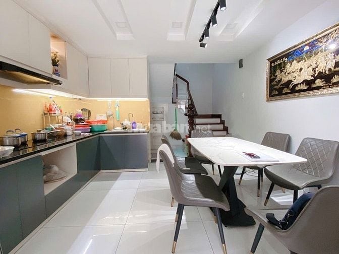 HẺM NHỰA 6M - KẾ QUẬN 10 - ( 4.5 x 14 ) 4 TẦNG - SỔ A4 CHỈ 9.5 TỶ