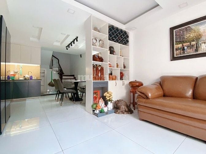 HẺM NHỰA 6M - KẾ QUẬN 10 - ( 4.5 x 14 ) 4 TẦNG - SỔ A4 CHỈ 9.5 TỶ