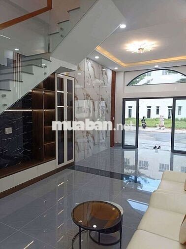 Cho thuê nhà mới 1 trệt 2 lầu gần chợ thông dụng