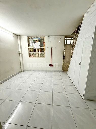 Nhà 2 lầu hẻm 343 Phan Xích Long, P.1, PN - H.đông nam