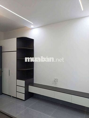 Cho thuê nhà mới 1 trệt 2 lầu gần chợ thông dụng