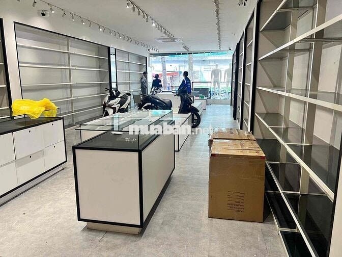 Cho thuê nhà MT Nguyễn Trãi Q5 — 6x20m — Trệt 3 lầu Sân thượng — 99tr