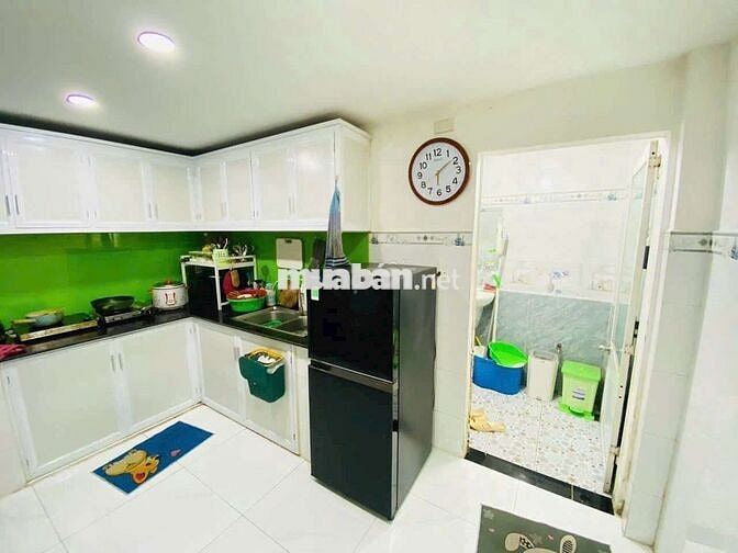 Nhà gần ngã 3 chợ Đường, q12, 4×13m, lửng. Nhà mới xây đẹp vuông vức.