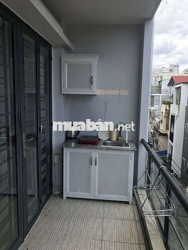 Ban công tách bếp trung tâm Q1