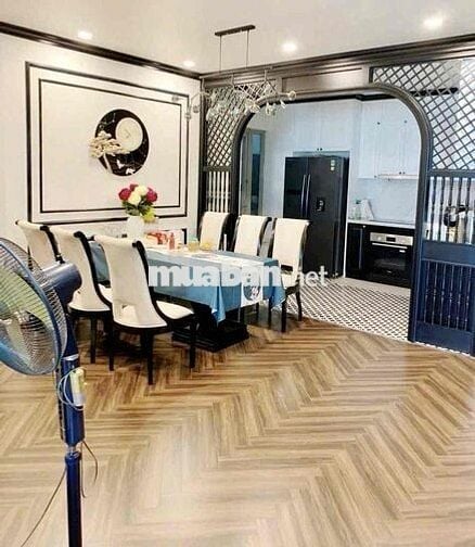 Chung cư The West mặt đường Cầu Giấy 3pn  giá 12,3 tỷ