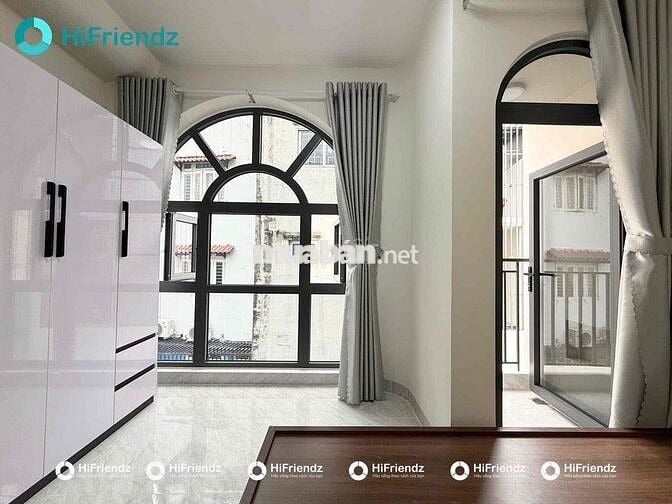 STUDIO BAN CÔNG NẰM NGAY NGÃ TƯ THỦ ĐỨC