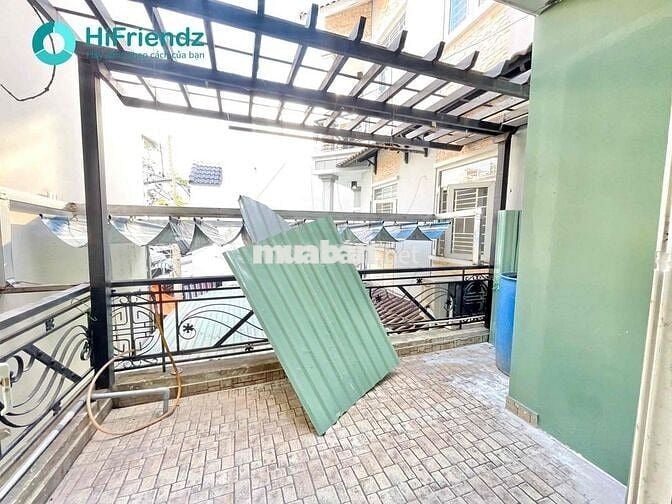 PHÒNG BAN CÔNG FULL NỘI THẤT - NGAY CHỢ HOÀNG HOA THÁM