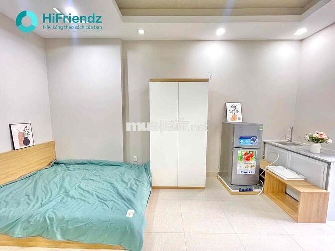 PHÒNG BAN CÔNG FULL NỘI THẤT - NGAY CHỢ HOÀNG HOA THÁM