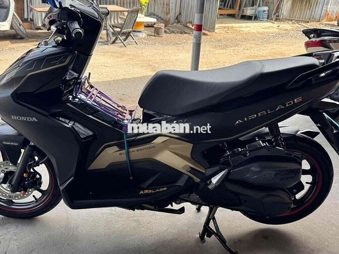 Nhà Dư xe không chạy bán .AB đèn led đh điện tử