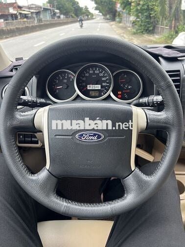 Ford Everest 2011 2.5L 4x2 MT - 60 km