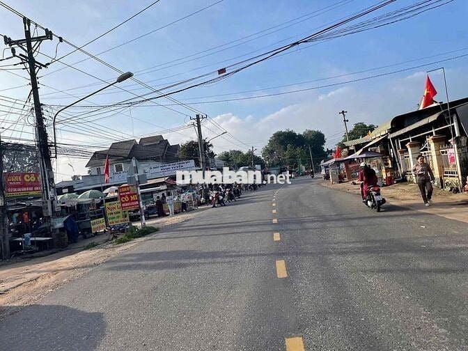 Có nền đất ngang 10 mt DH nằm sát bên chợ và TTHC xã An Linh