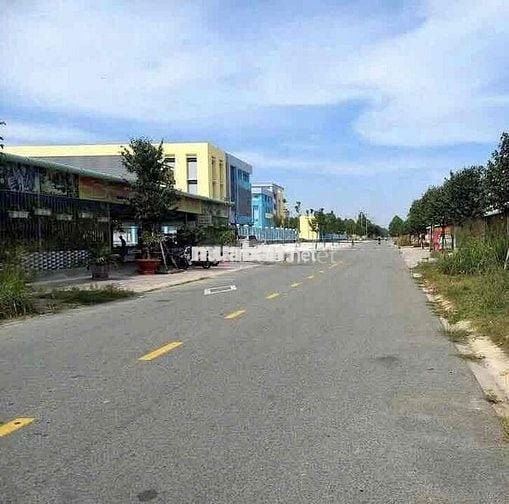 Thiếu thốn cần sang lại mảnh đất ngang 10m mt DH xe cộ đi lại nhiều