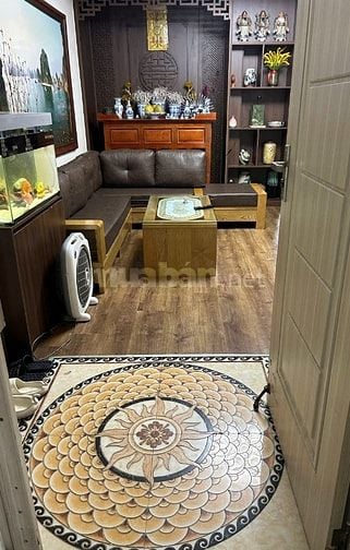 Chính chủ bán căn 3pn2wc full đồ 77,5m2 giá 5tyx ở Long Biên 