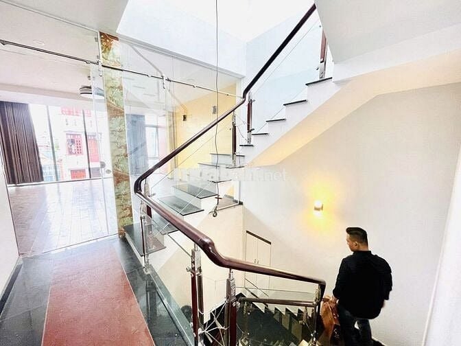 SIÊU PHẨM MẶT TIỀN ỐP KINH CỰC SANG  4 tầng trống suốt – DTSD 288m²