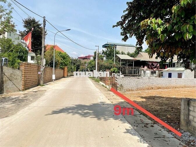 Bán mảnh đất 207m2 ngay gần ngã tư Lục Quân - Hoà Lạc