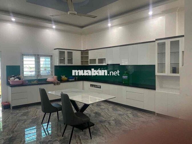 cần bán biệt thự 300m tại thị trấn Đức Hoà