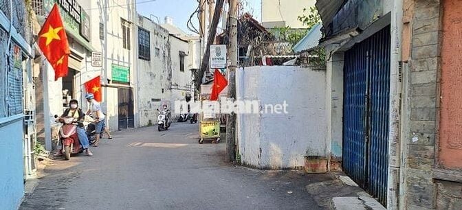 Nhà mặt tiền 80m², 2 phòng ngủ, Trương Đăng Quế gần chợ Hoàng Hoa Thám