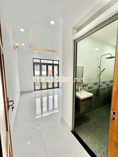 Nhà mới xây 4 x 17 có 5pn 5wc sân thượng