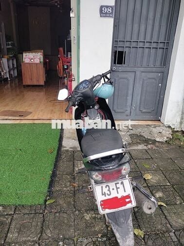 Xe máy Yamaha Sirius màu đỏ đen