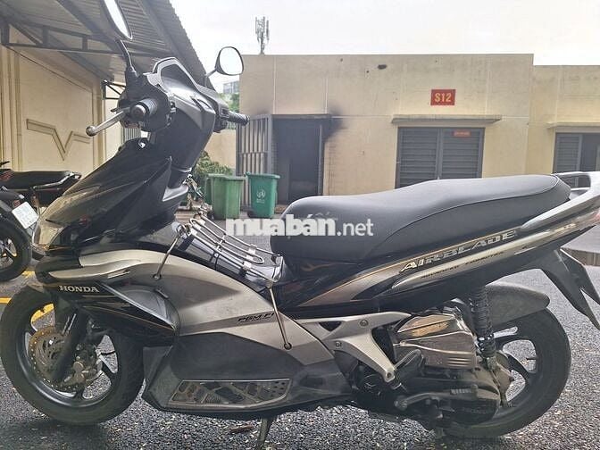 Bán xe airblade 2010, màu đen đang sử dụng