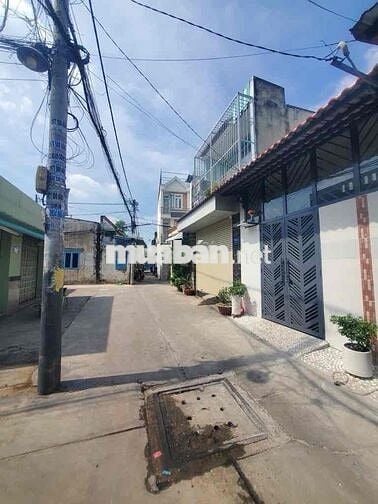 NHÀ BÁN HẺM XE HƠI - KHU DÂN TRÍ NGAY ĐẠI HỌC GIAO THÔNG VẬN TẢI- 2 TẦ