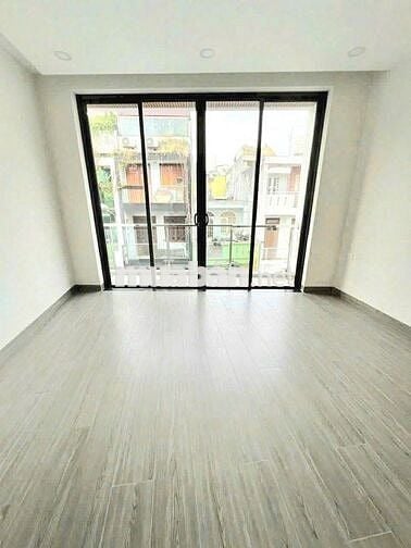 CHO THUÊ NHÀ ĐẸP, MỚI TOANH ĐỐI DIỆN RẠP XIẾC MỚI PHÚ THỌ, QUẬN 10.