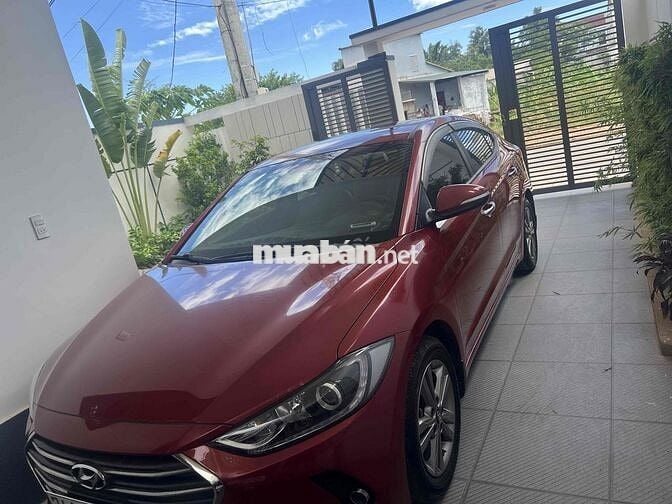 Lên đời cần bán xe Elantra màu đỏ 1.6 At 2018