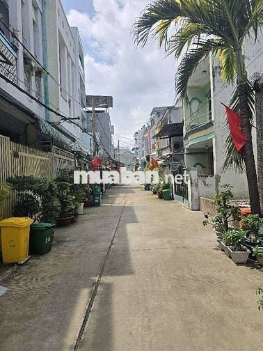 Quá đã: 6,2 tỷ. Nhà đẹp ở ngay Kinh Dương Vương. 3 tầng. Dt:72m2. 5PN